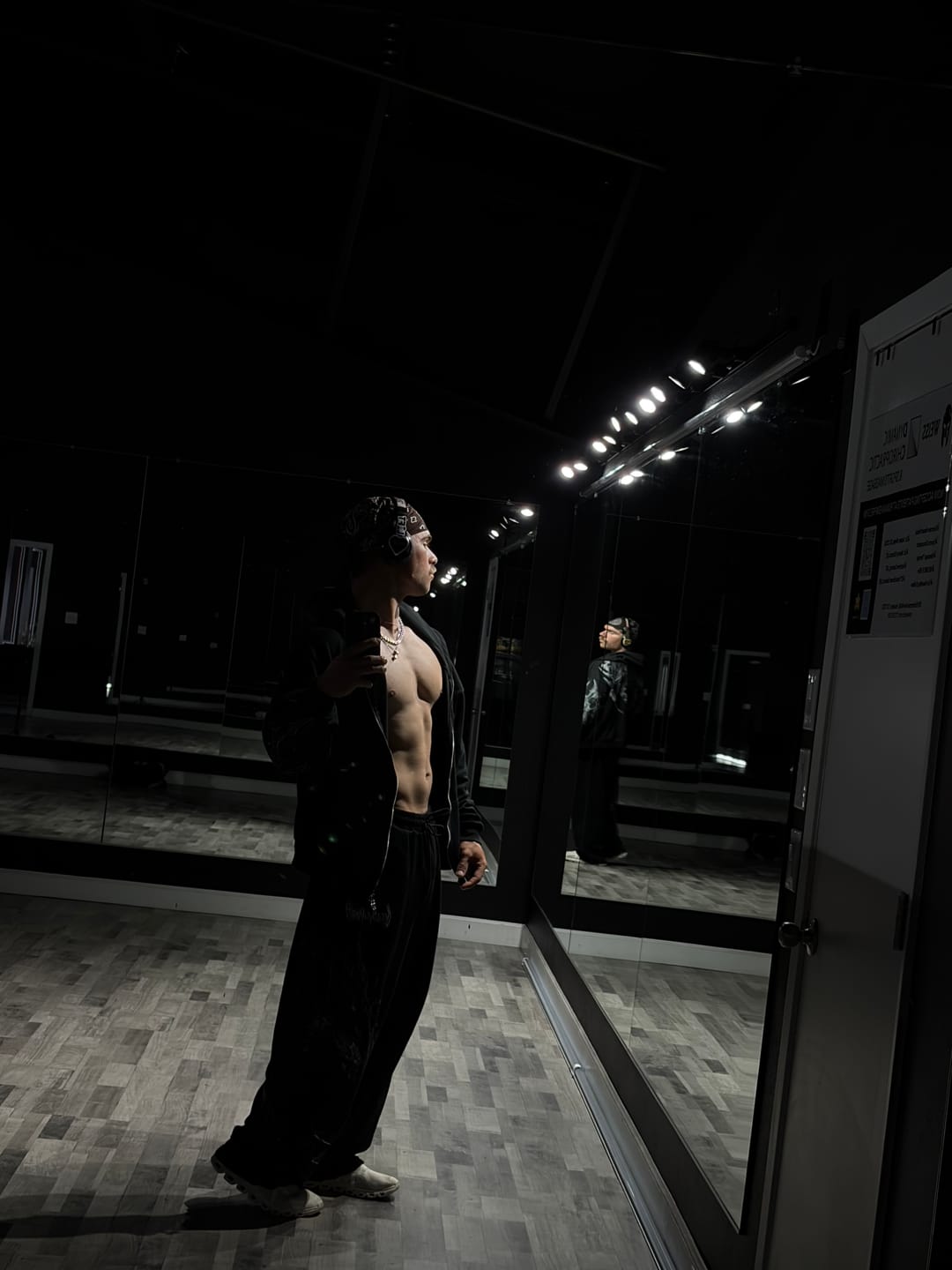 Customer photo review of Fallen Knight Uncuffed Banana Shape Sweatpants [VOID BLACK]