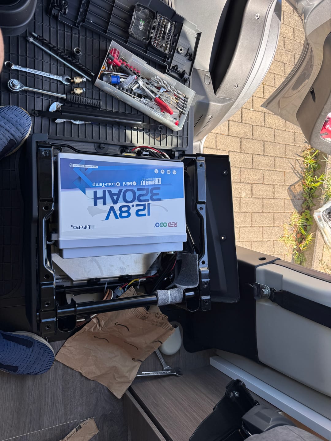 Customer photo review of Redodo 4096Wh 12V 320Ah B190 Untersitz LiFePO4 Batterie mit Bluetooth für Wohnmobil