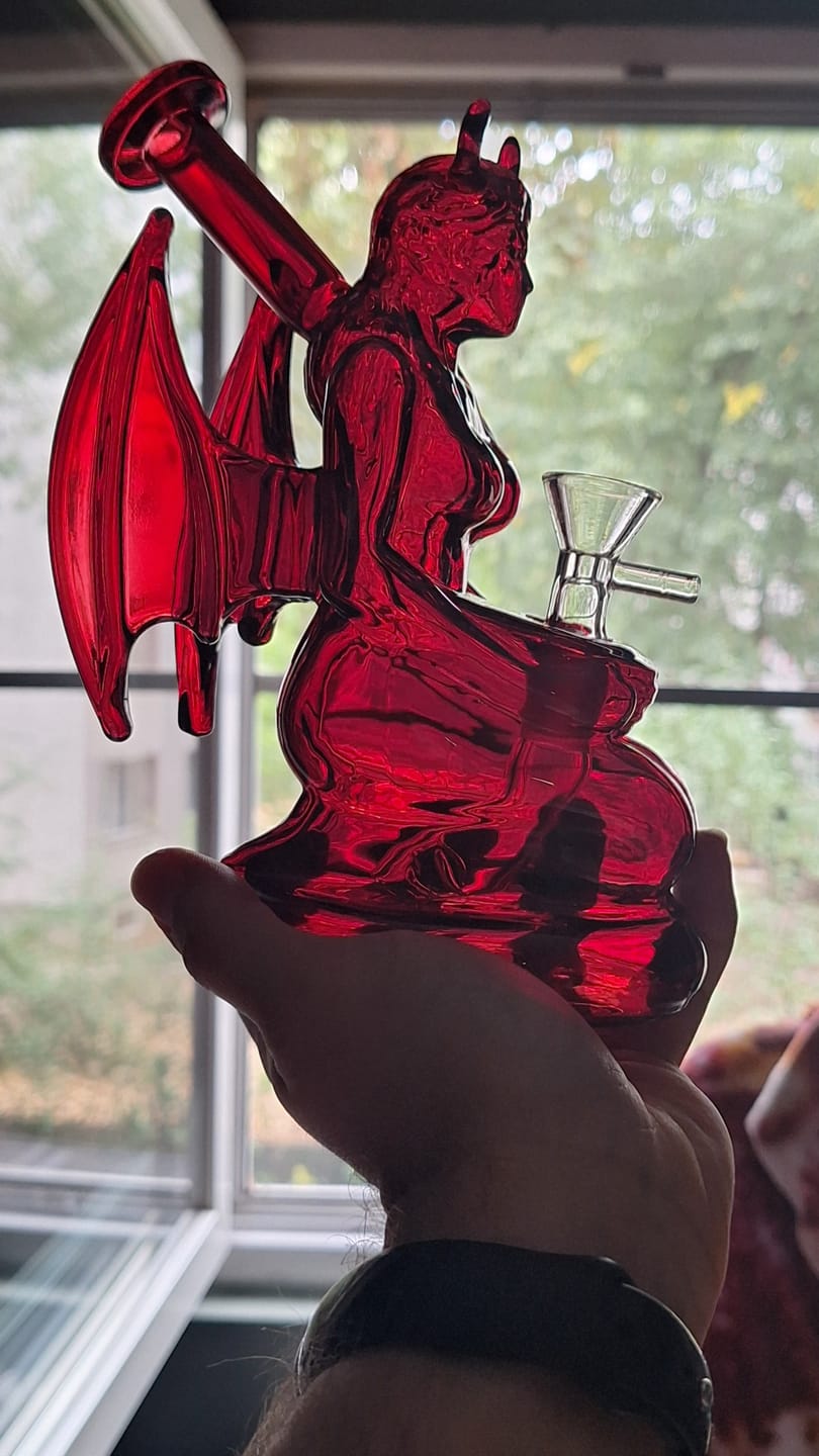 Customer photo review of DEMON GIRL BONG