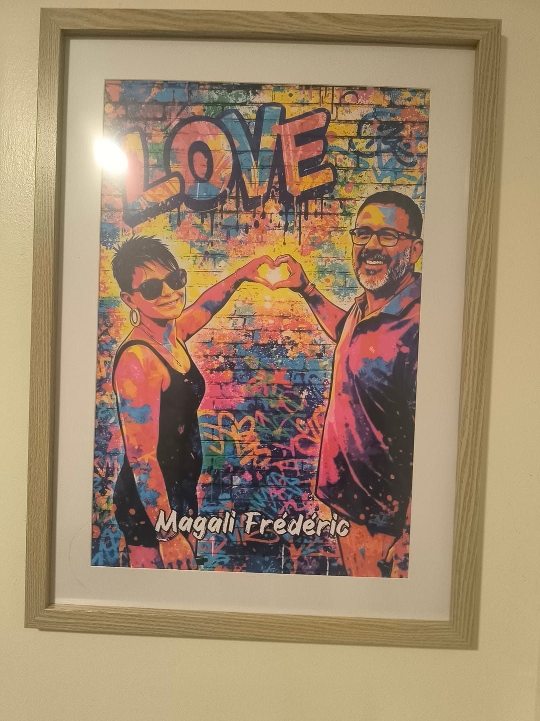 Customer photo review of Street art Love – Affiche personnalisée style street art pour couple
