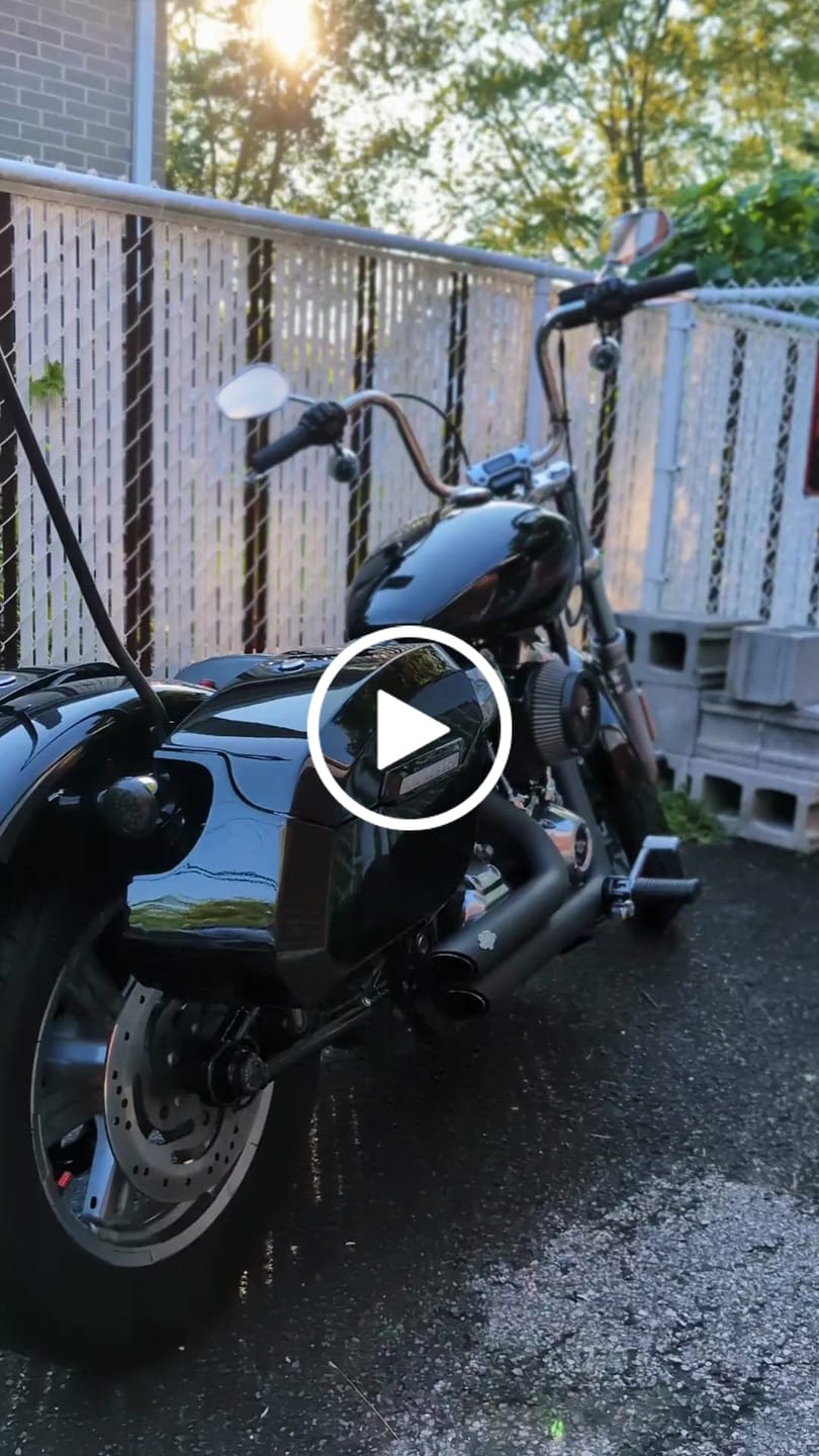 Customer video review of 32L - Darkin Large Quick Mount Painted Hard Saddlebags for Harley Softail Standard FXST