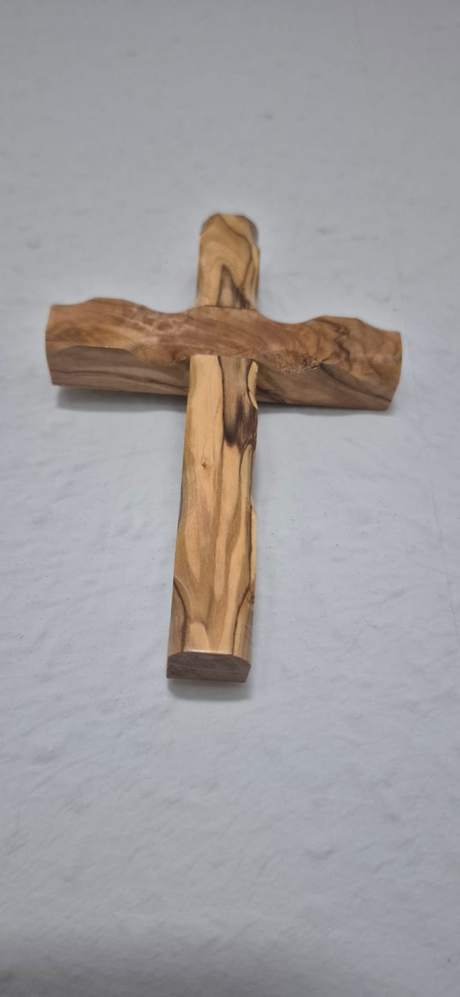 Customer photo review of Zweite Wahl: Olivenholz Kreuz gewellt – mit kleinen Makeln