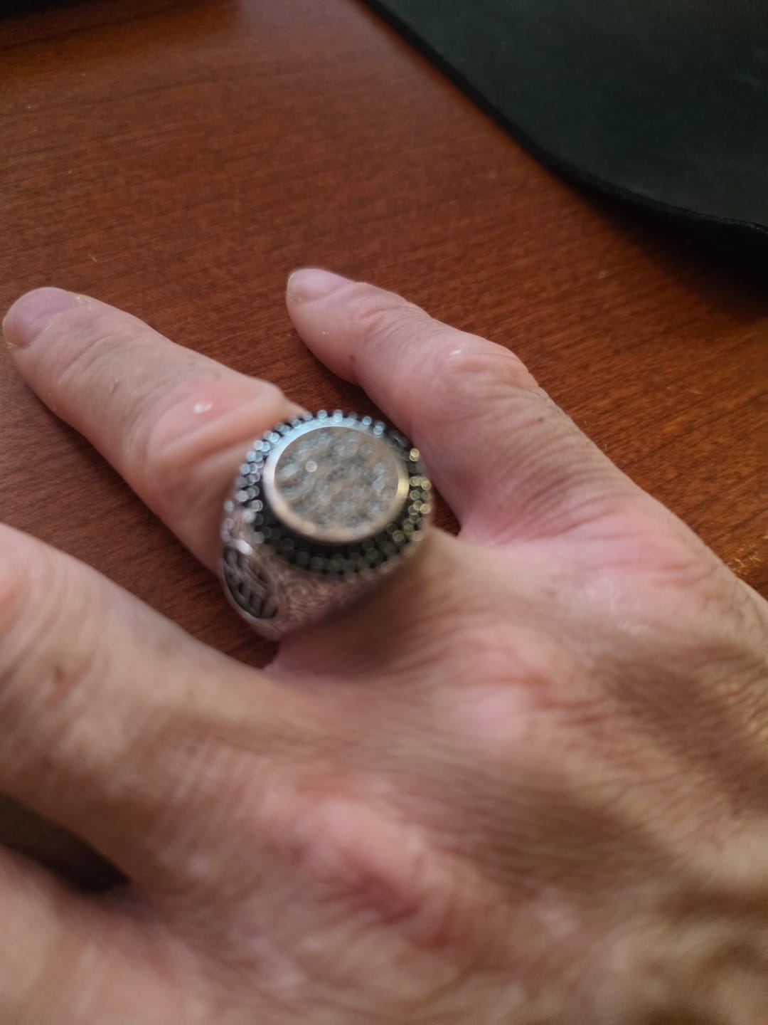 Customer photo review of HilalHaven Gem Border Round Core Creed Inscription Carved Band Signet Ring