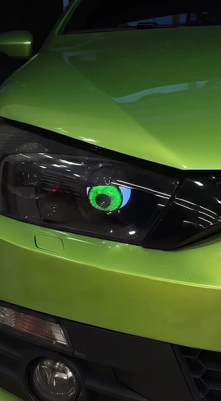 Customer photo review of Faros LED con Ojos Animados