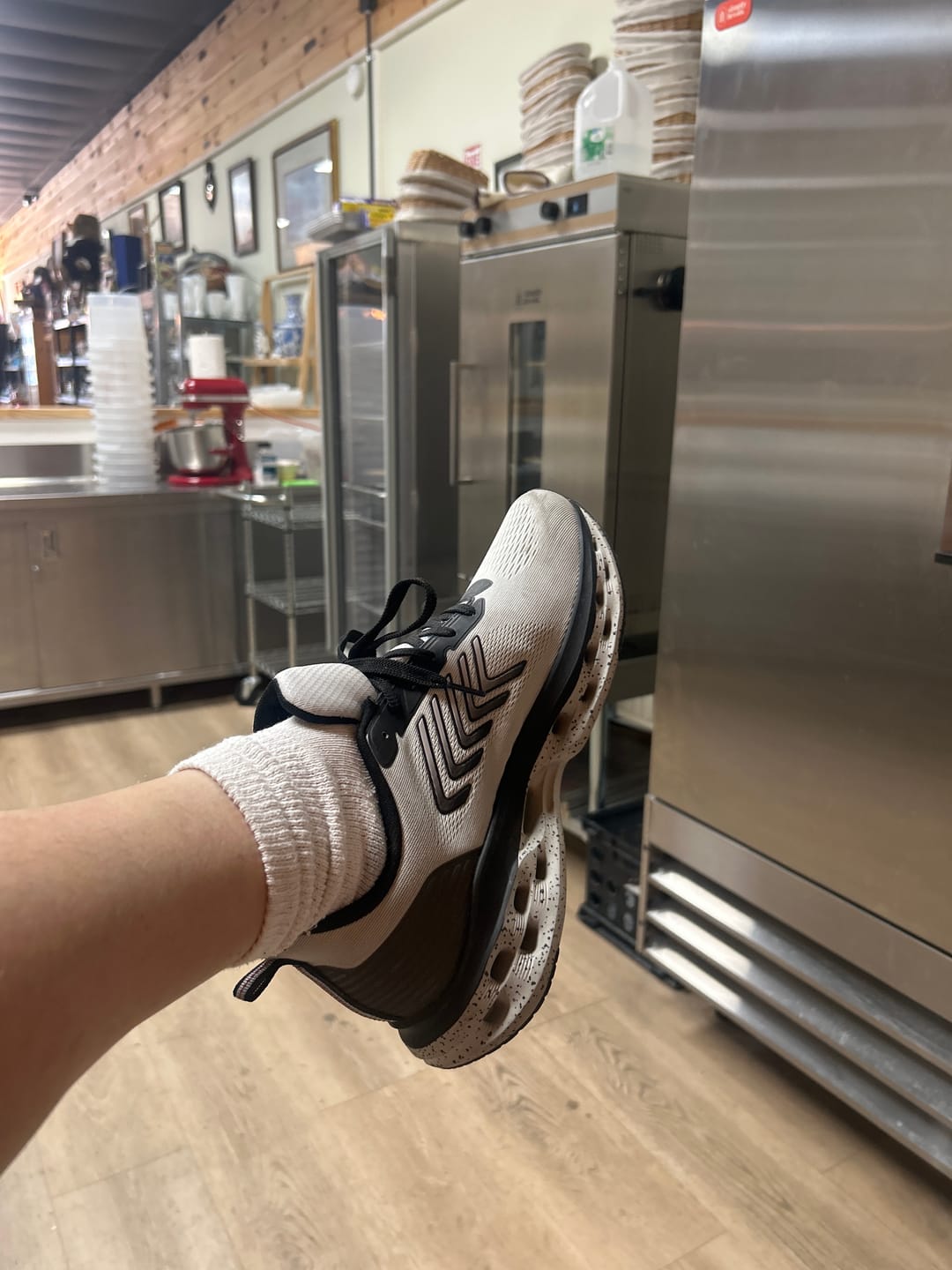 Customer photo review of 04494-070-M | MELROSE TUBES LITE | OYSTER MUSHROOM/BLACK/MARS RED