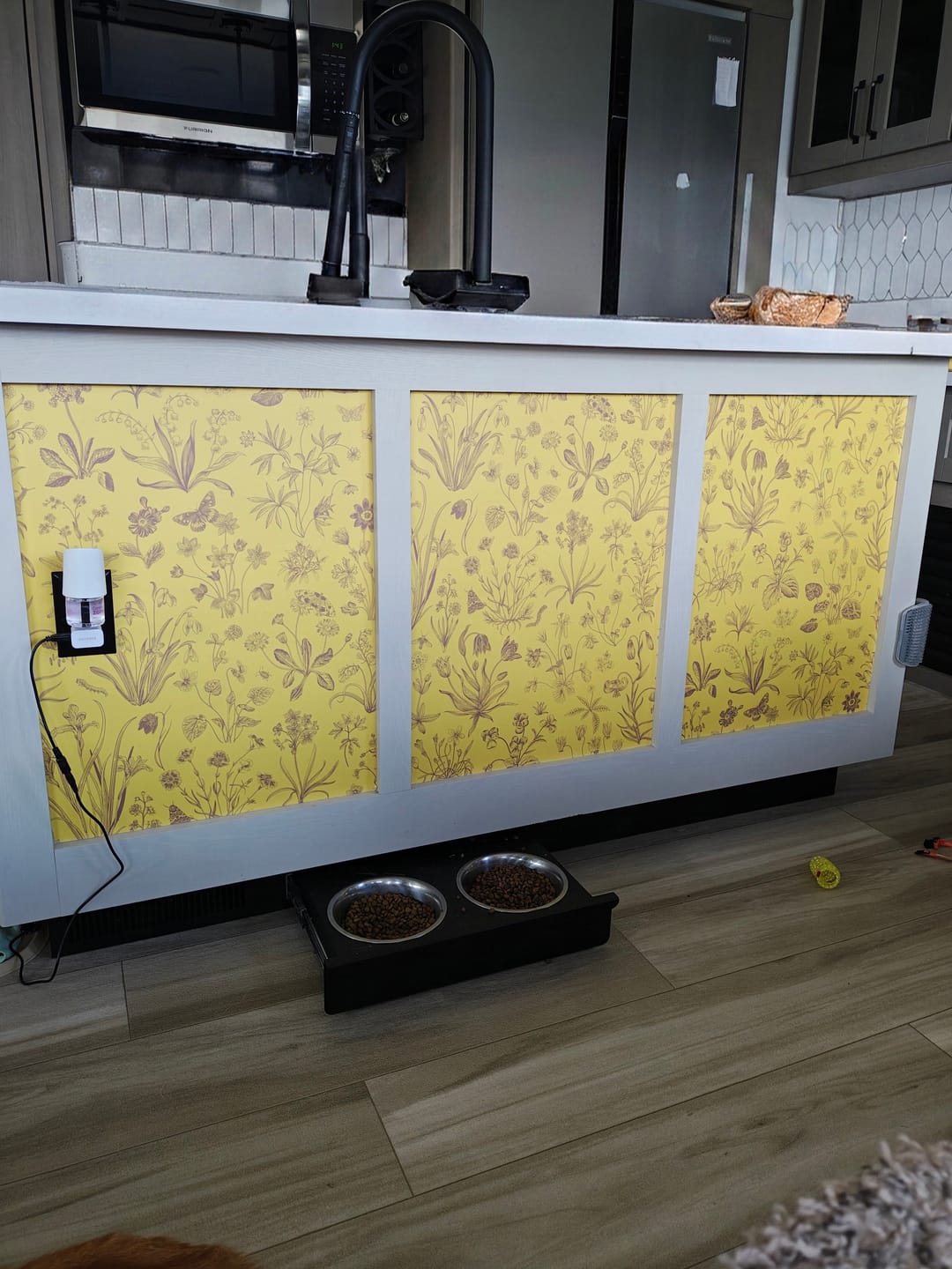 Customer photo review of Peyton - Botanical Florals, Plants, & Butterflies Wallpaper