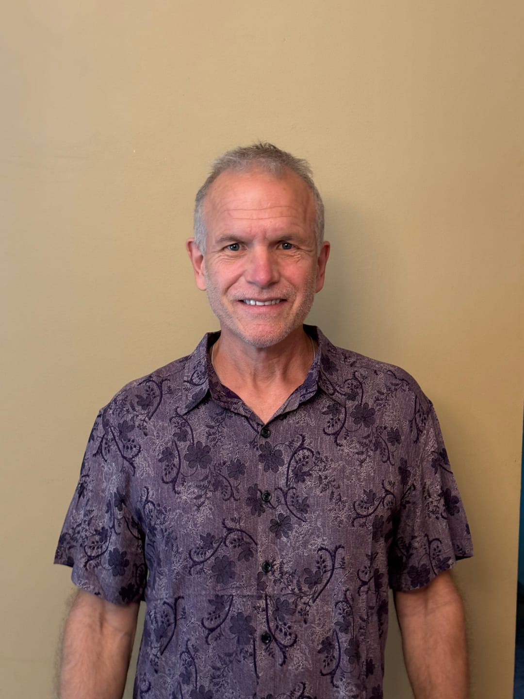 Customer photo review of Men's Purple Vintage Holiday Breathable Hawaiian Short Sleeve Shirt