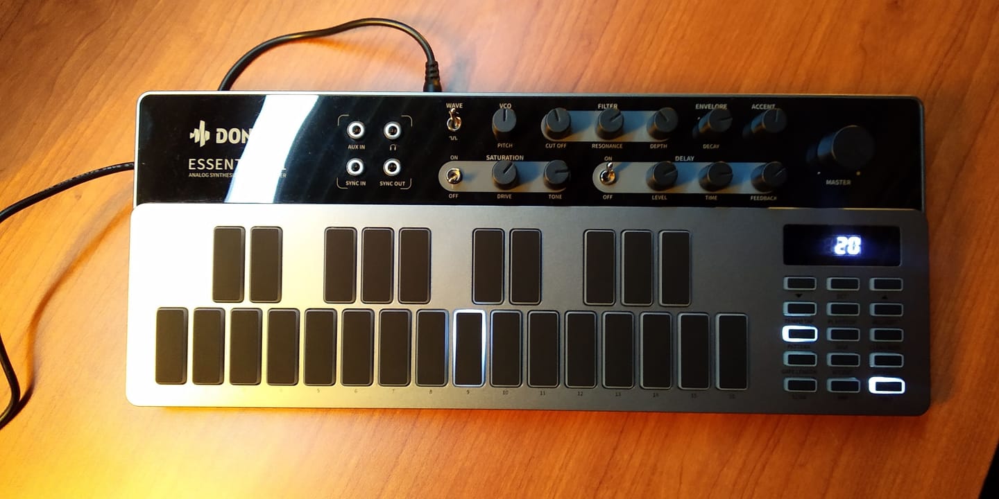 Customer photo review of Donner B1 Sintetizador de bajo versátil
