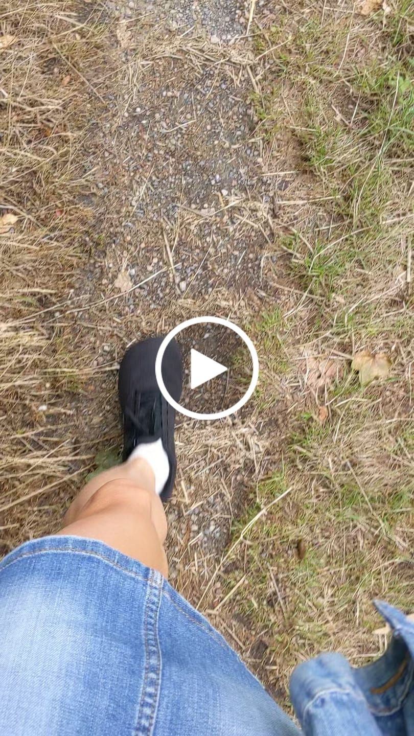 Customer video review of Vaistoa Huoleton | Barefoot Hemp Sneakers