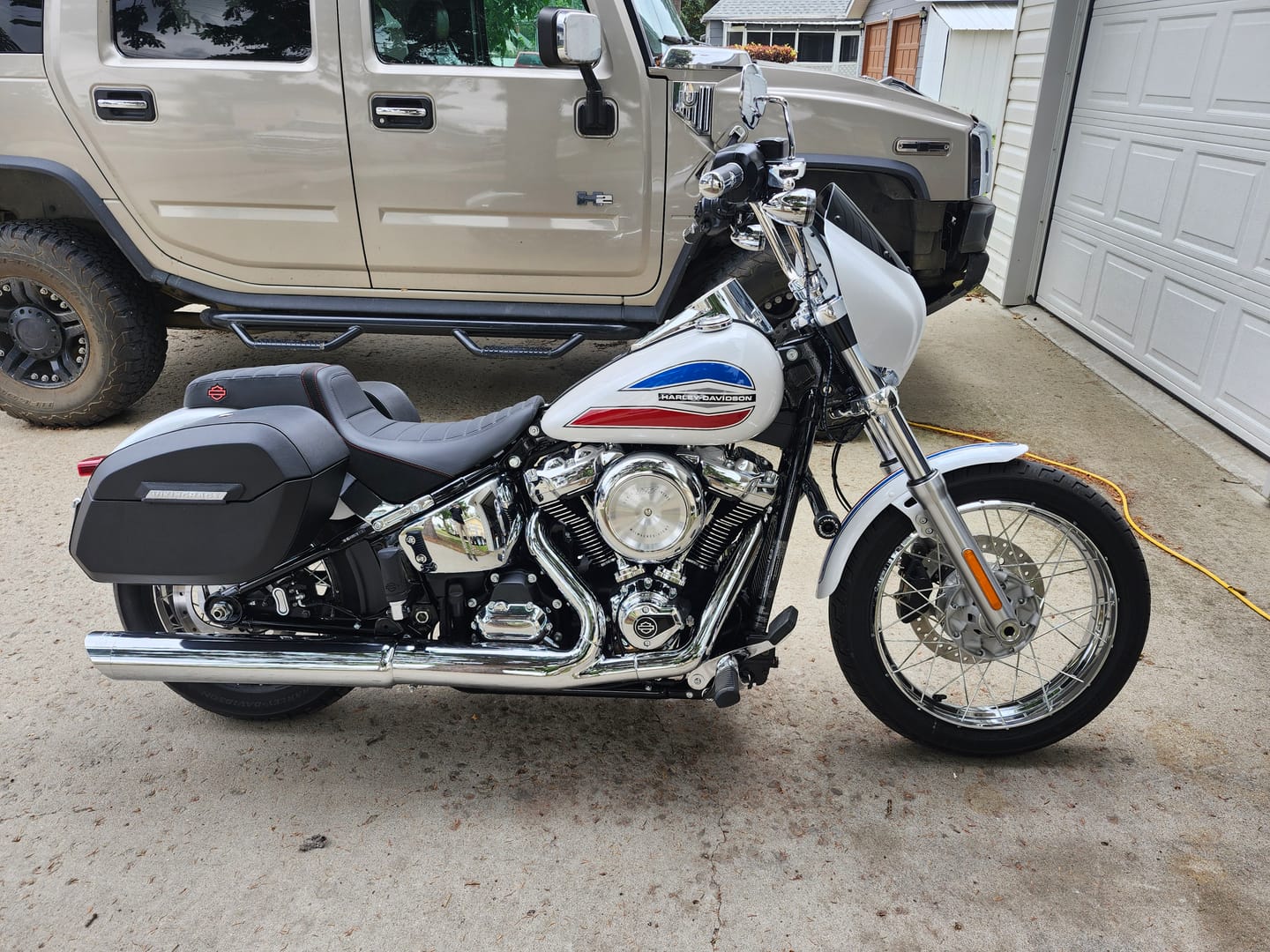 Customer photo review of 32L - Darkin Large Quick Mount Leather Wrapped Hard Saddlebags for Harley Softail Super Glide FXD
