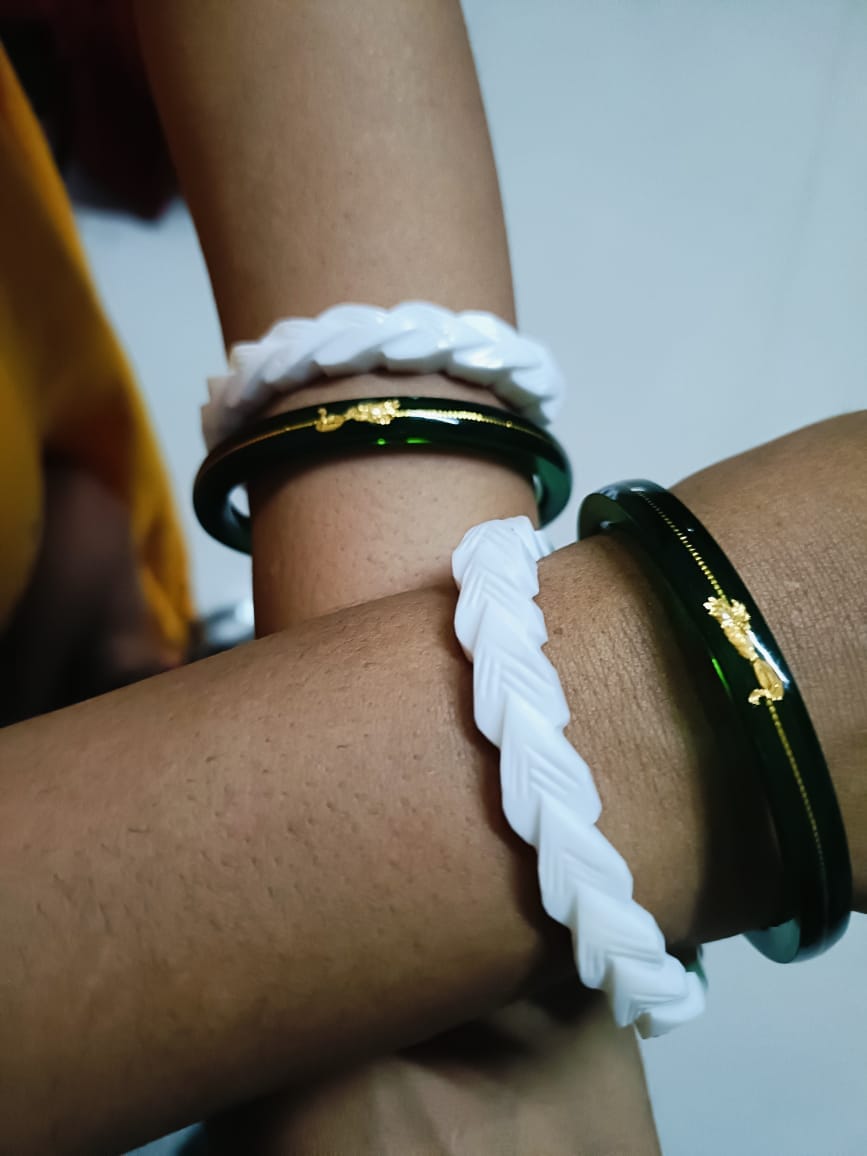 Customer photo review of Zamrud Green - A Saumya Shringar 916 22k Bangles (Pack of 2)