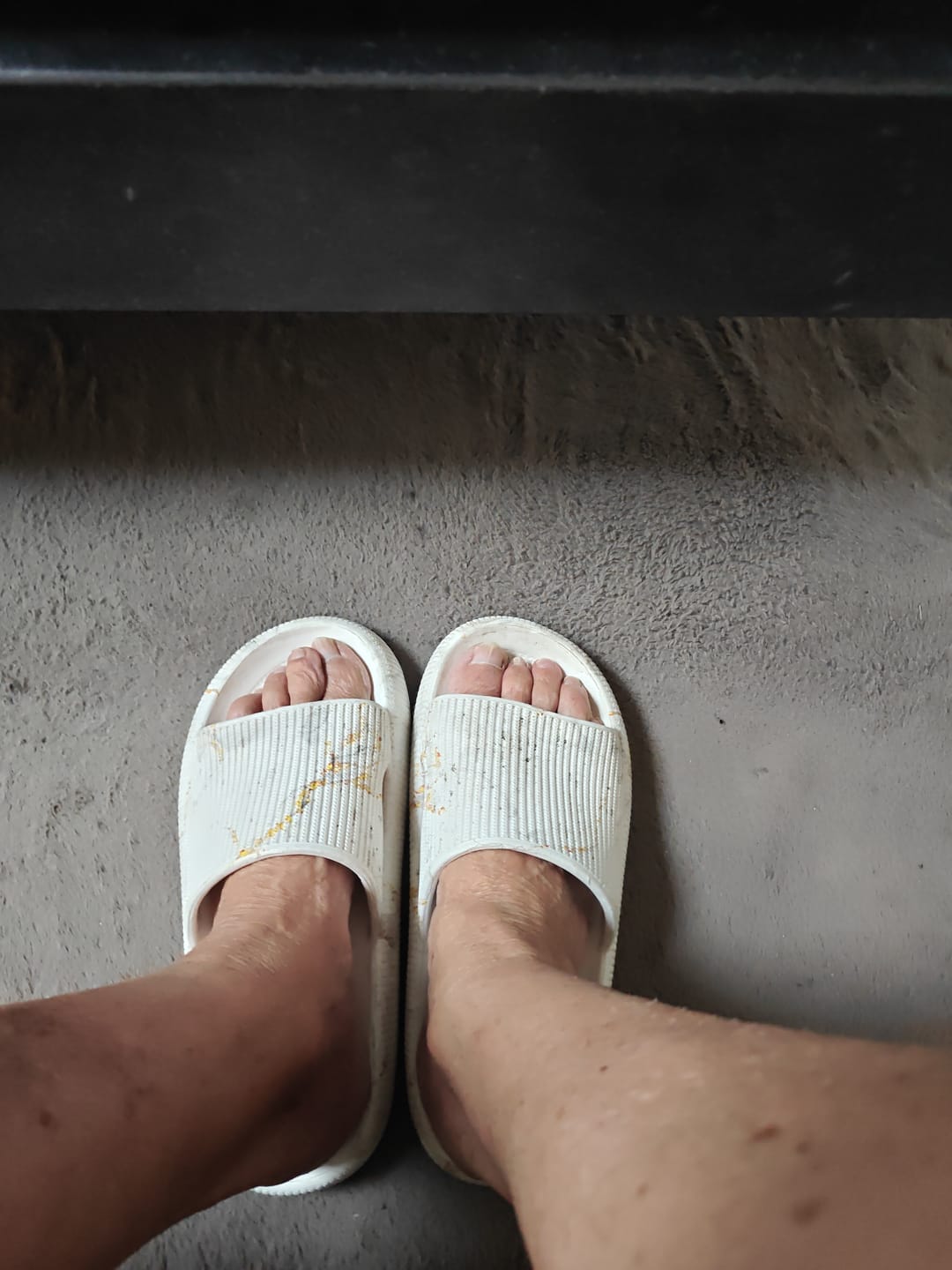 Customer photo review of HappyFlops Limited Editions