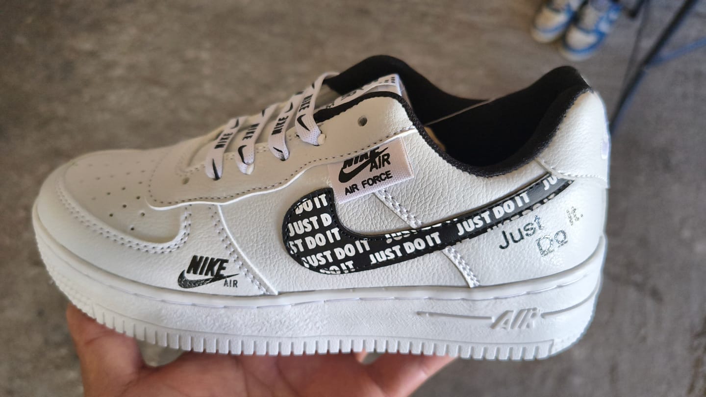 Customer photo review of Tenis 270 Blanco Negro Negro