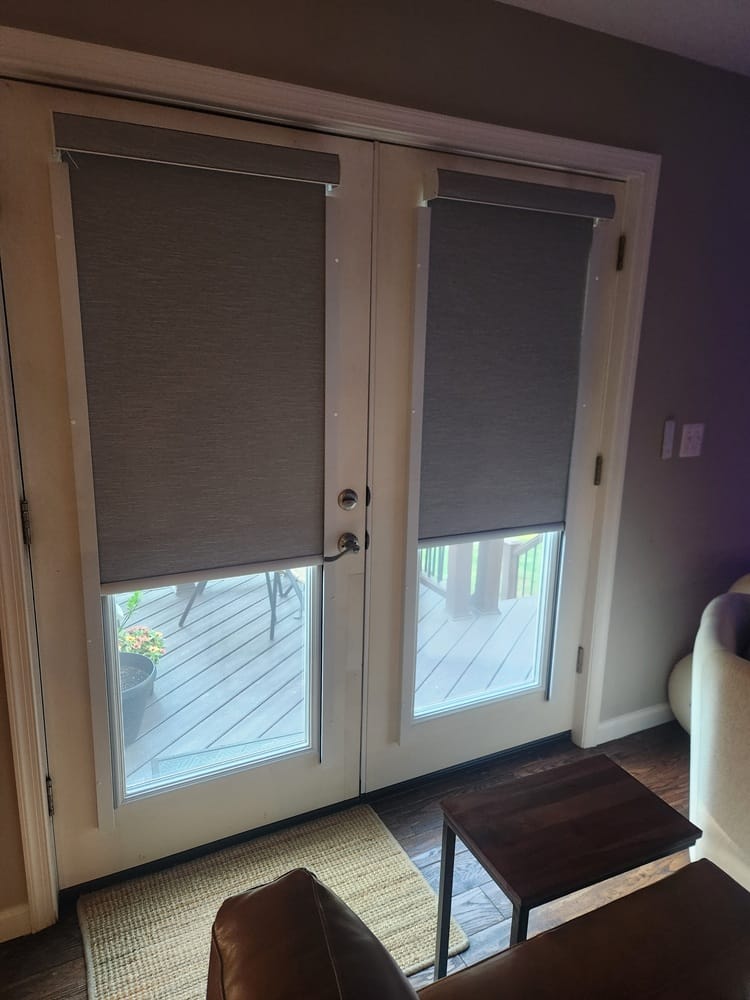 Customer photo review of SmartWings Motorized Roller Shades 100% Blackout Essential