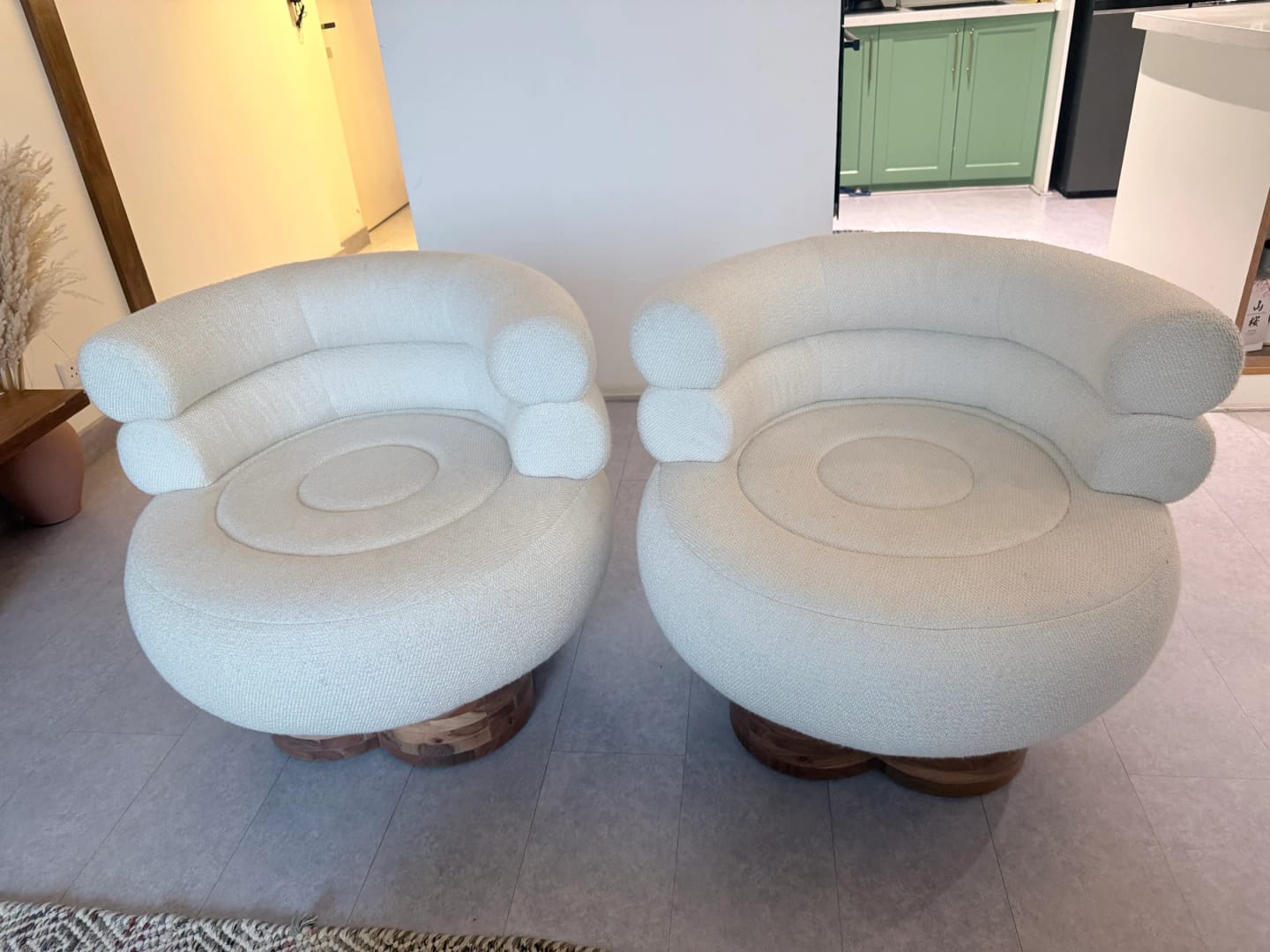 Customer photo review of Reo Round Wood Base Lounge Sofa Chair
