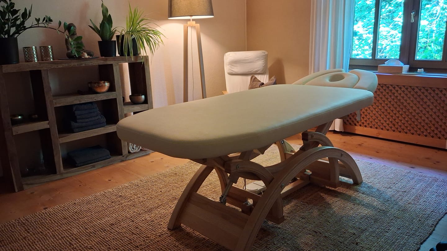 Customer photo review of Elektrische Massageliege Lady Mary aus Holz