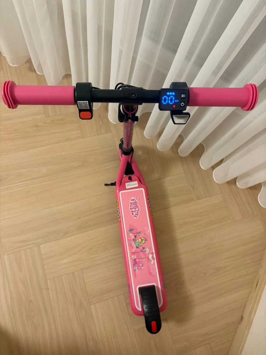 Customer photo review of Minions | Gyroor Kinder-Elektroroller 180W mit einstellbarer Höhe und Geschwindigkeit