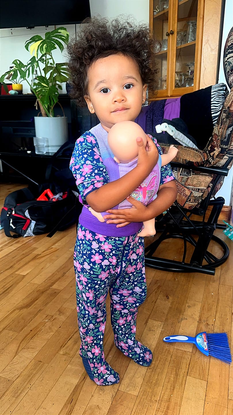 Customer photo review of Mini TREK | Le porte-bébé jouet pour 3 ans +