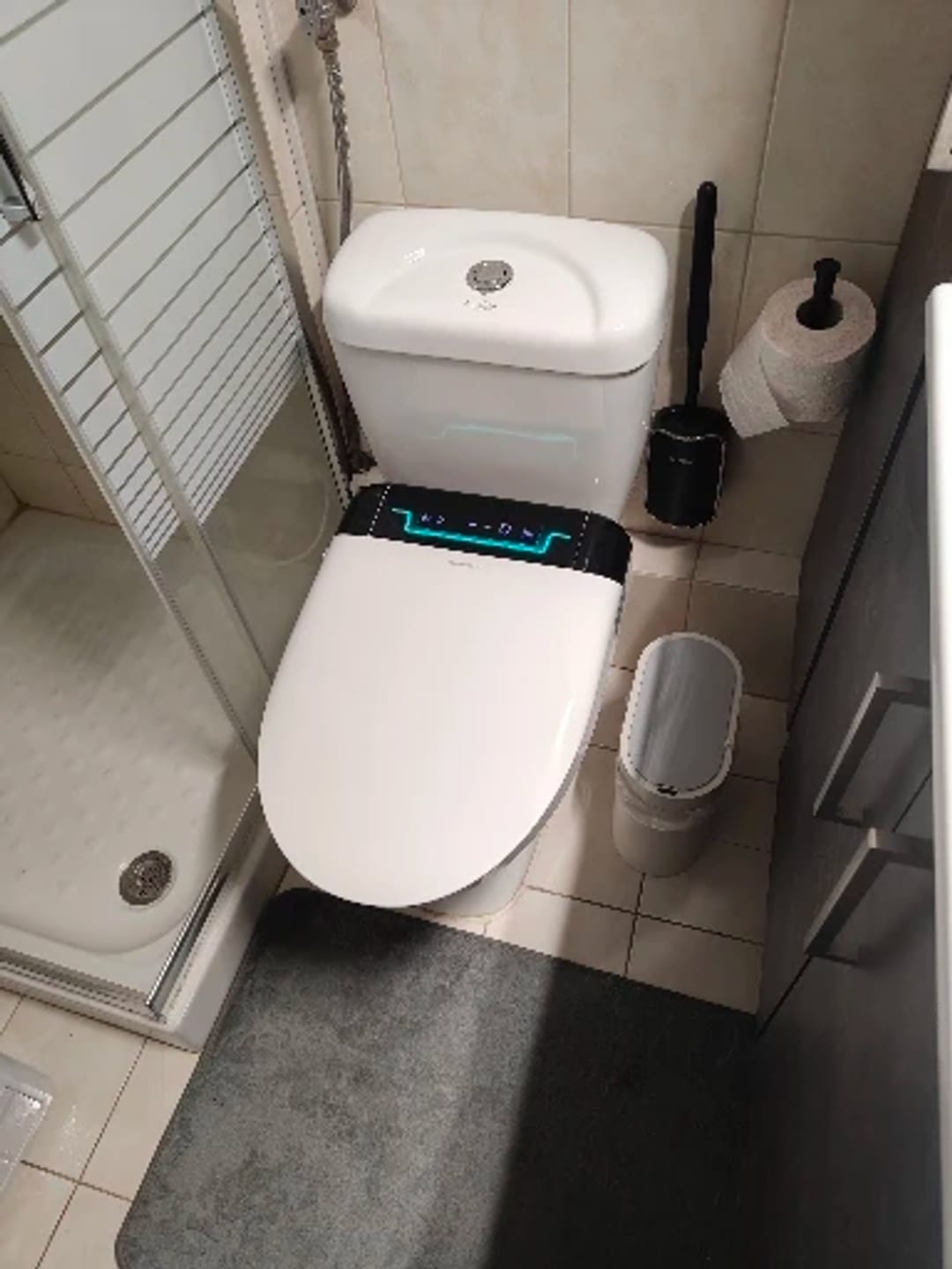 Customer photo review of Sedile Bidet Elettronico con Apertura Automatica e Telecomando