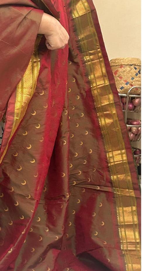 Customer photo review of Chandrakor Parampara Revival ~ Handloom Pure Silk Maharani Paithani with Majestic Maharani Pallu in Dual Tone Green Red