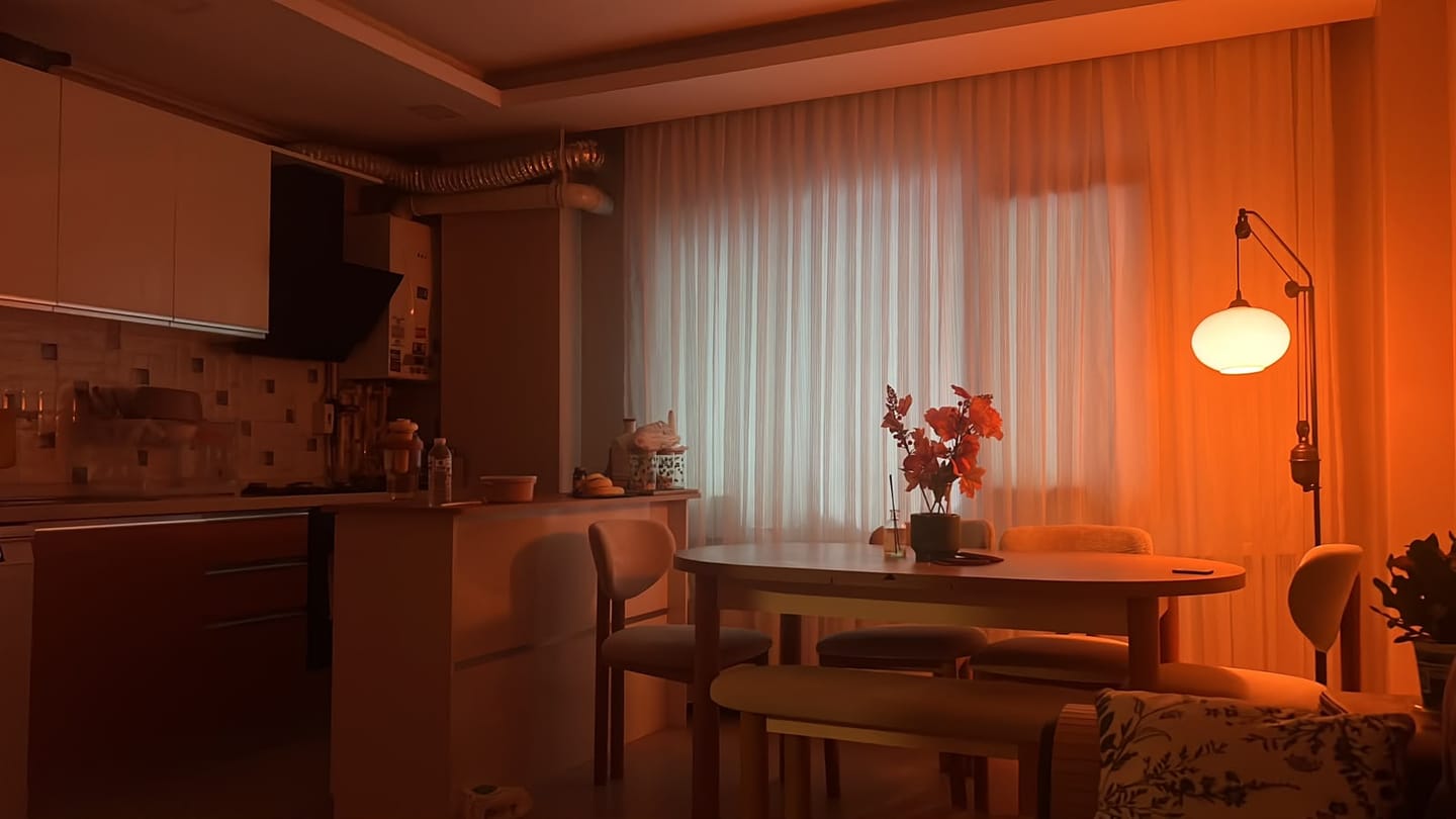 Customer photo review of Akıllı Ampul | 9W, Wifi, 16 Milyon Renk, Mobil Kontrollü, Sesli Komut, RGB Led Ampul (X7021)
