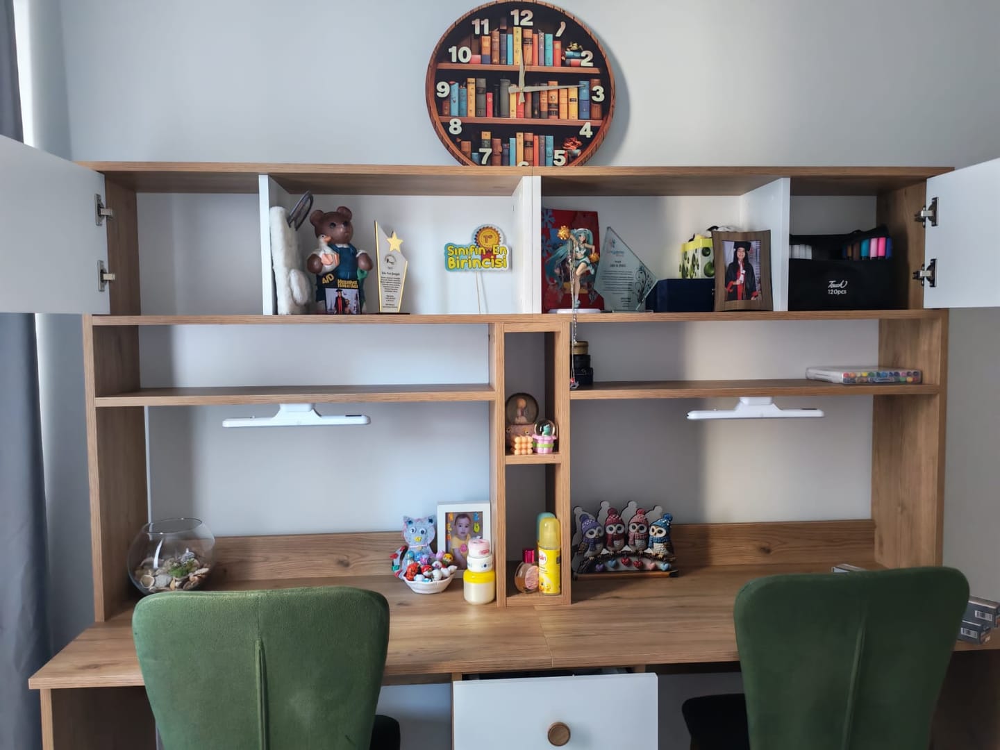 Customer photo review of Rani HA130 İki Kişilik Raflı 2 Kapaklı 4 Çekmeceli Çalışma Ofis Bilgisayar Masası Sepet Ceviz - Beyaz