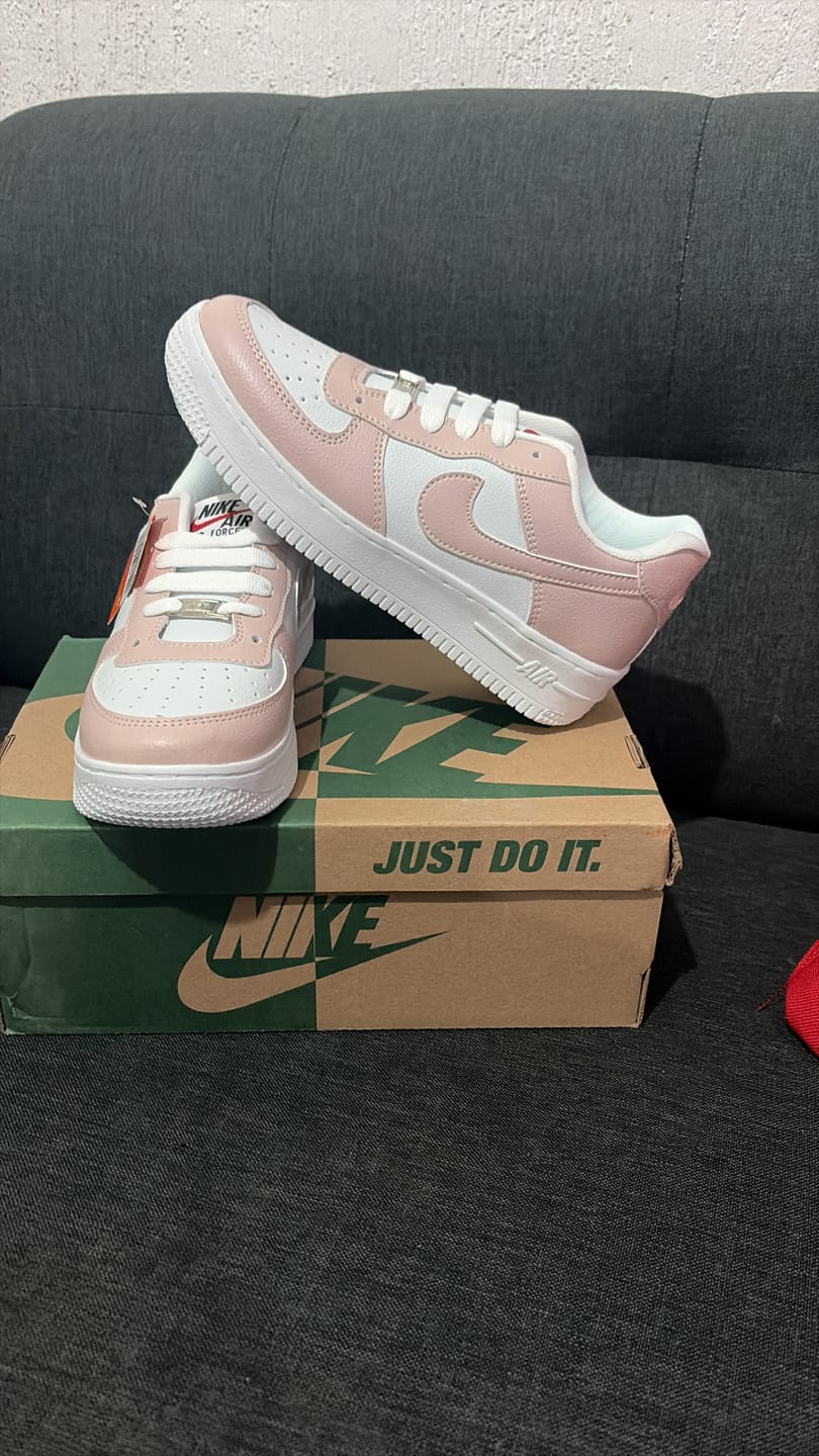 Customer photo review of Tenis 270 Maquillaje Blanco