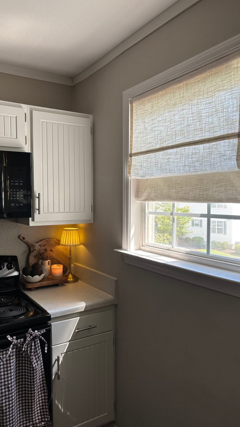 Customer photo review of SmartWings Motorized Linen Roman Shades 50%/70%/100% Blackout Daphne