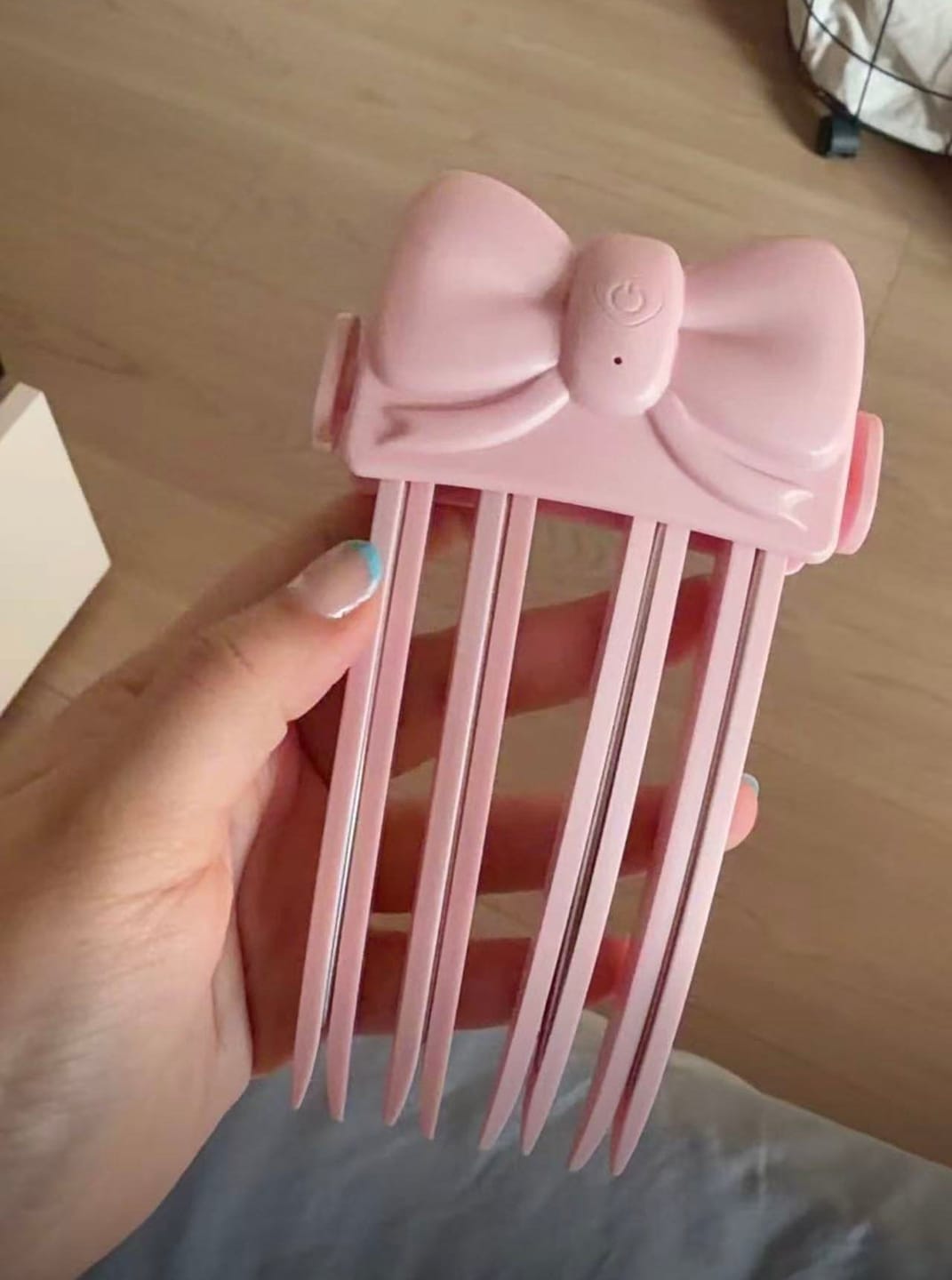 Customer photo review of Revimus Heated Root Volumizer Clip