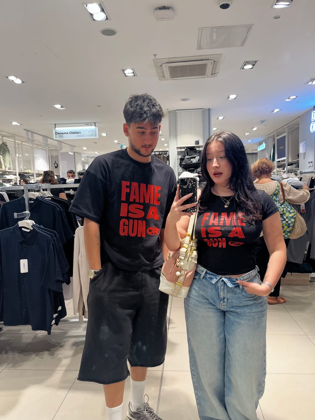 Customer photo review of JR Kırmızı Fame Baskılı Siyah Kadın Fit Top