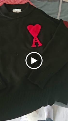 Customer photo review of "Heart" - Sweater Black