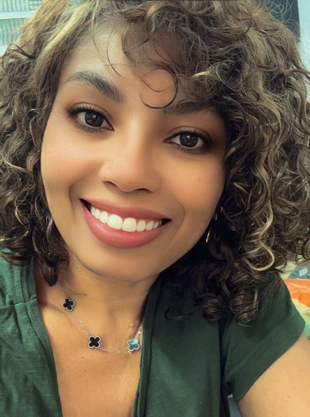 Customer photo review of Wig Humana Processada Taís - Morena Iluminada 427