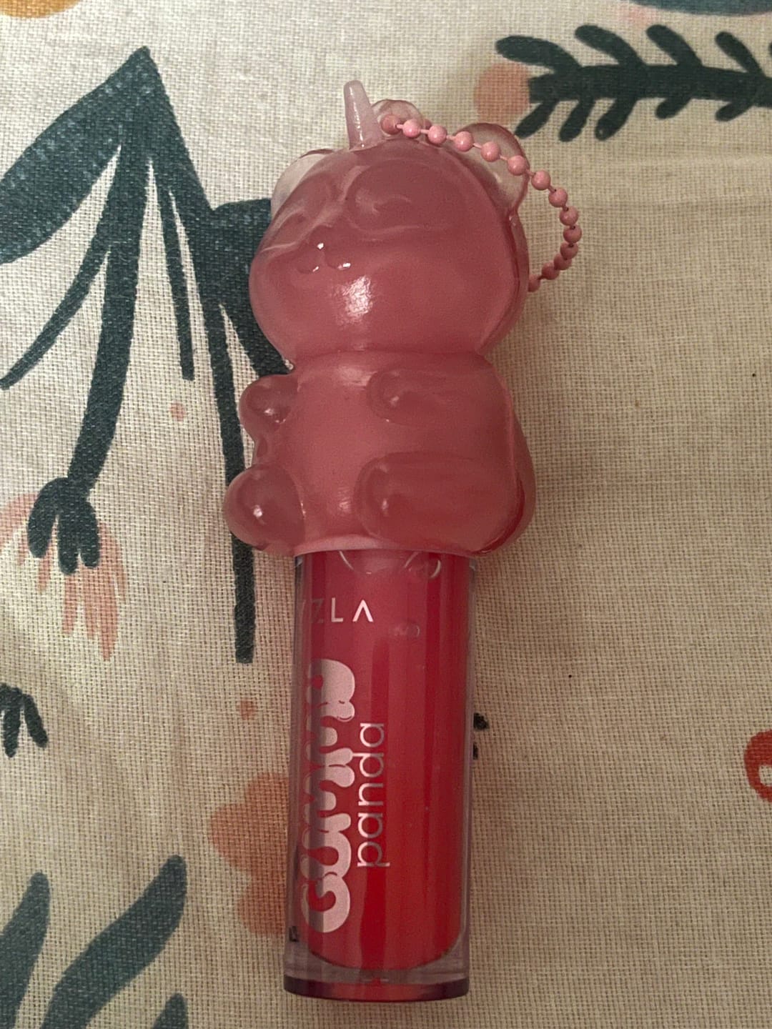Customer photo review of Lip Oil Gummy Panda – VIZZELA