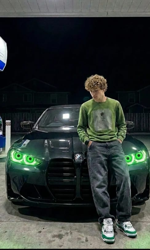 Customer photo review of Faros LED con Ojos Animados