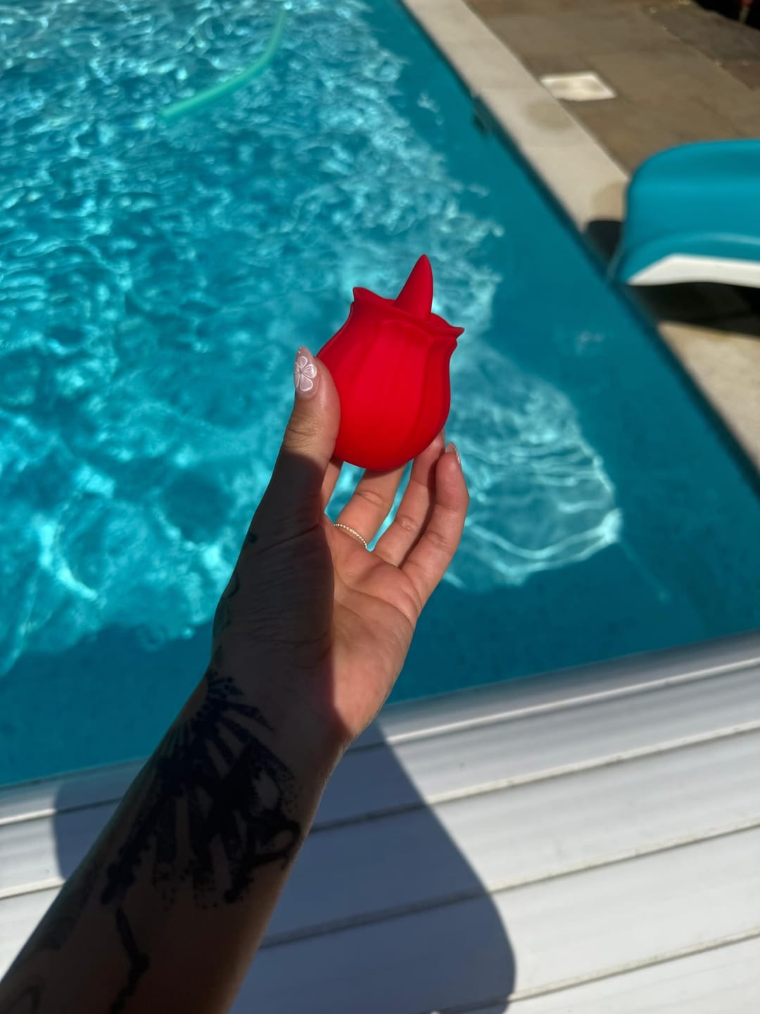 Customer photo review of Rose Lix Clitoral Rose Toy
