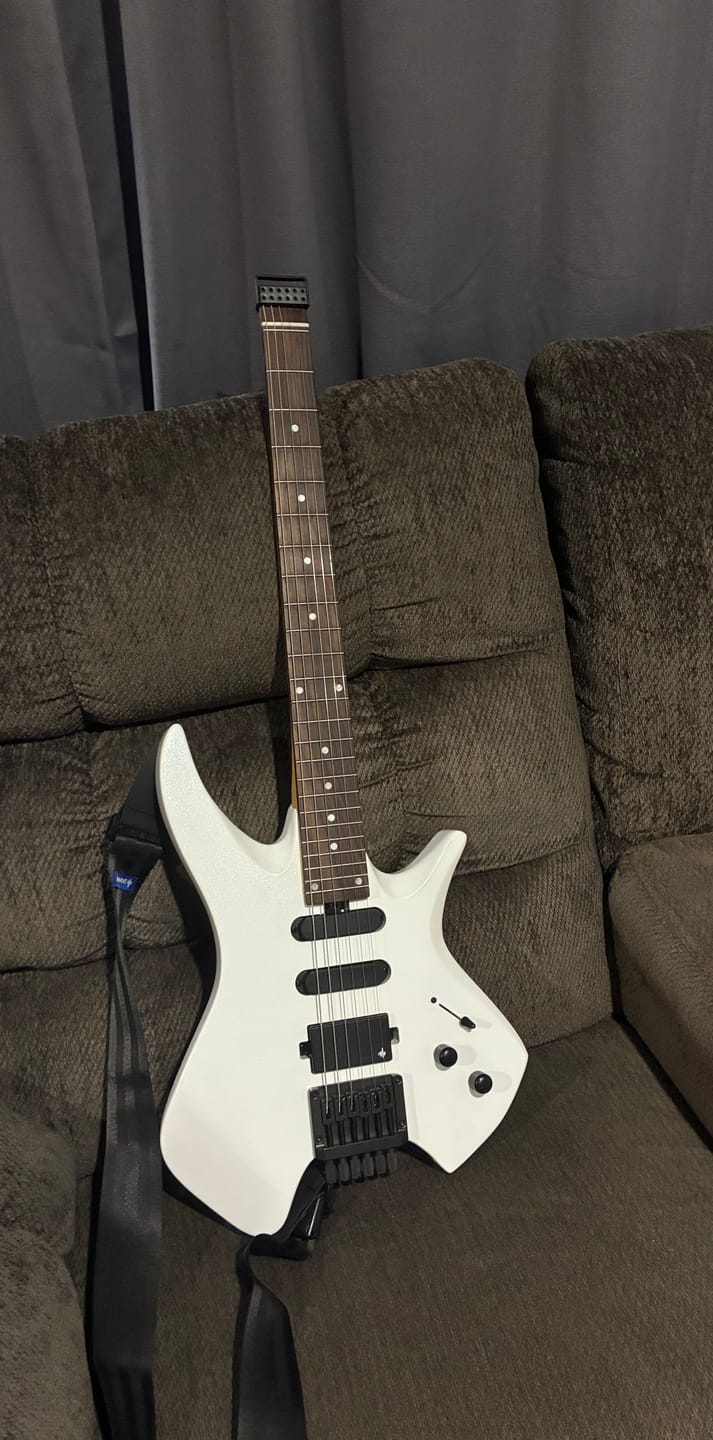 Customer photo review of Donner HLX-500 Headless Electric Guitar (NHL-500)