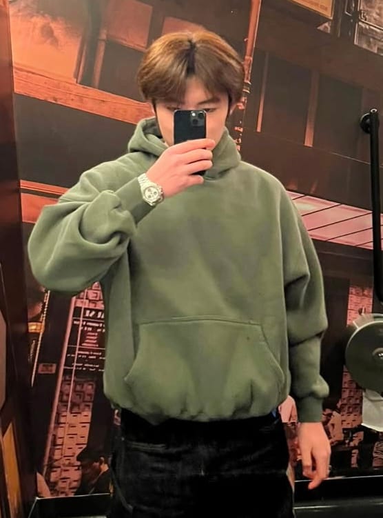 Customer photo review of Aelfric Eden Boxy Fit Distressed Washed Hoodie