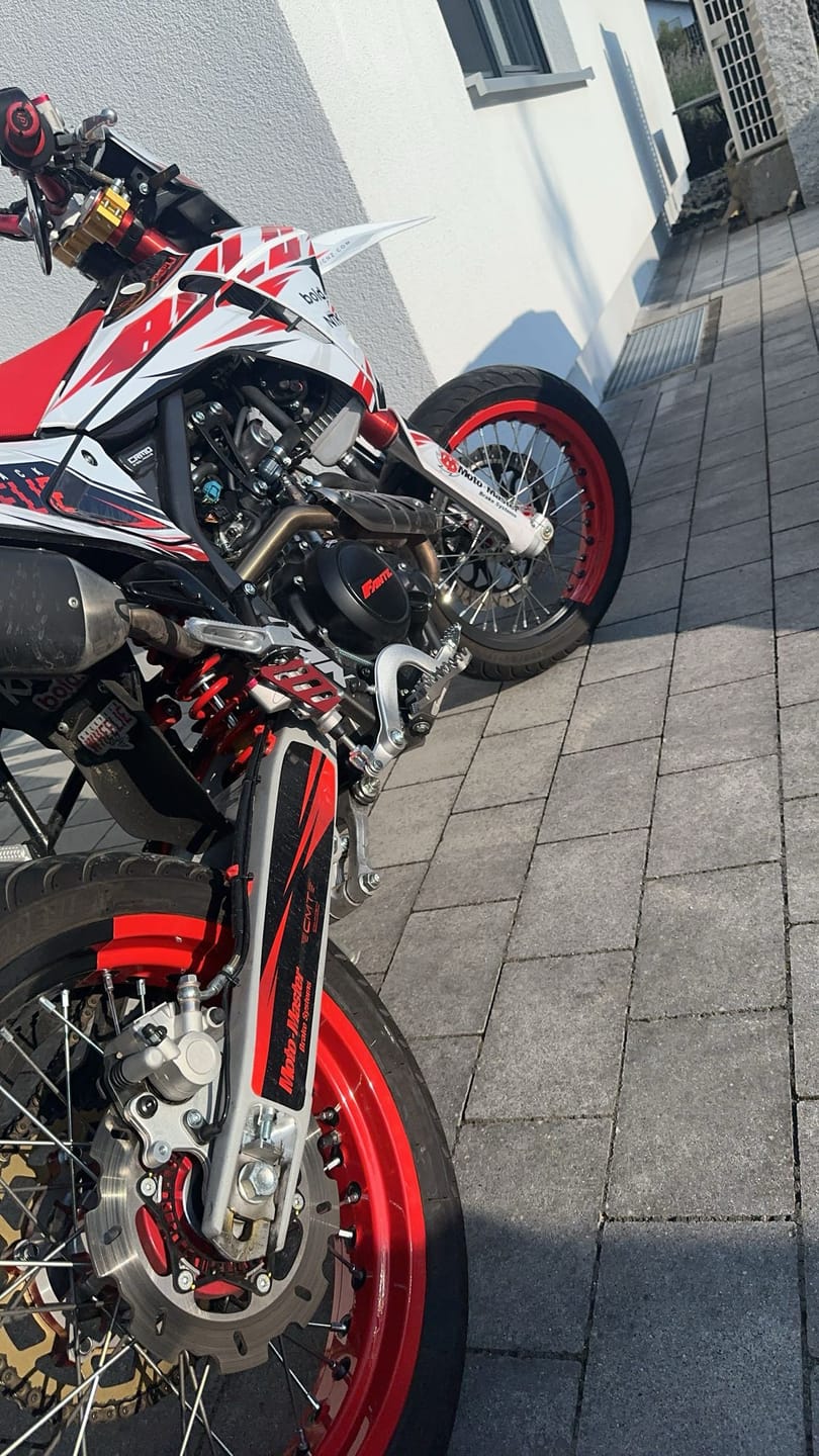 Customer photo review of NTK V4 - Fantic Graphics kit