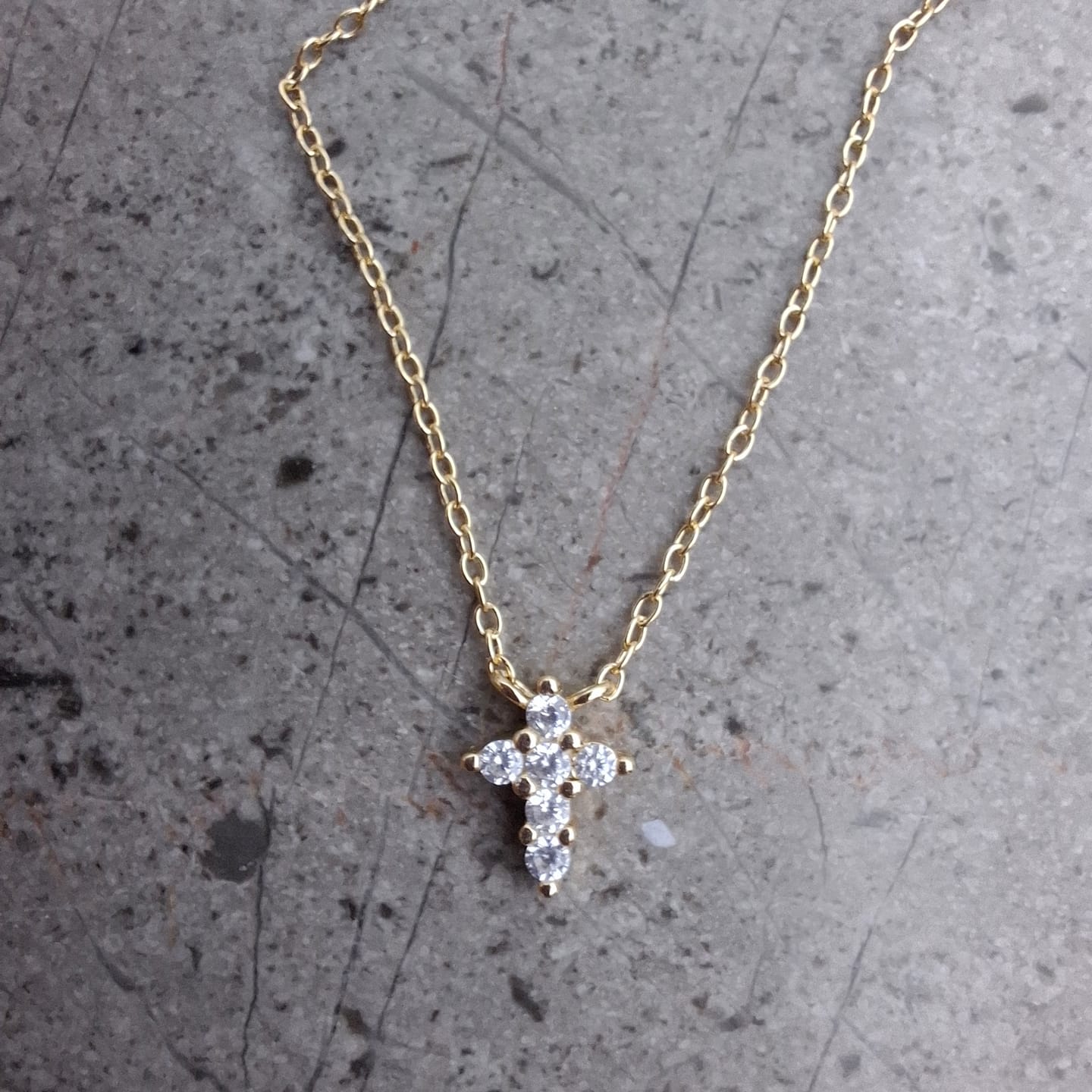 Customer photo review of Collar Con Cruz Zirconias