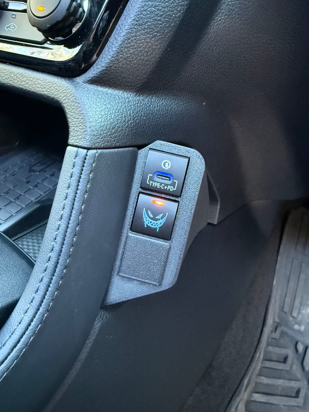 Customer photo review of Accessory Switch Panel - Ford Ranger NextGen & Super Duty - Centre Console