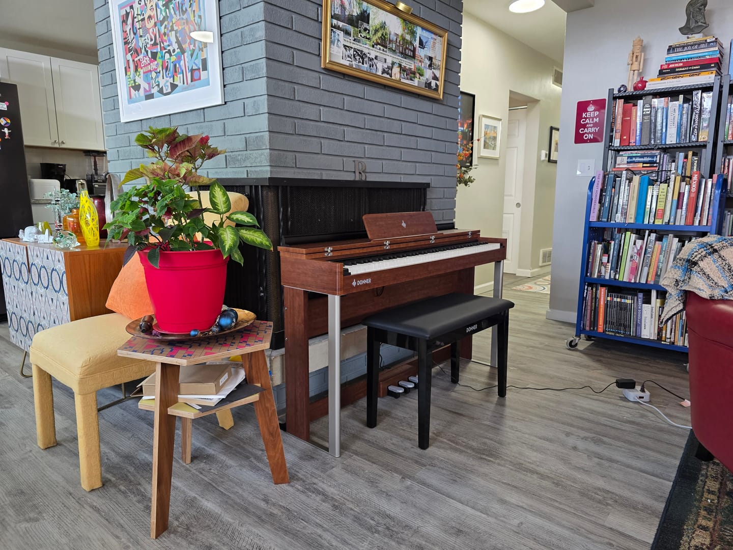 Customer photo review of Donner Solid Wood Two-Seater Piano Bench
