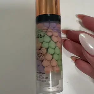 Customer photo review of Crema Protettiva Colorata SPF 50 Idratante Opacizzante Waterproof