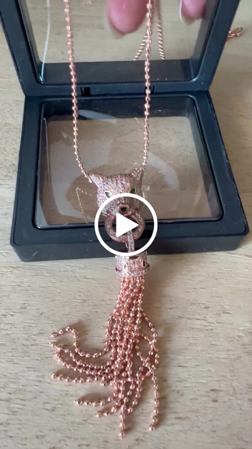 Customer video review of PANTHERE PEDANT DIAMOND NECKLACE