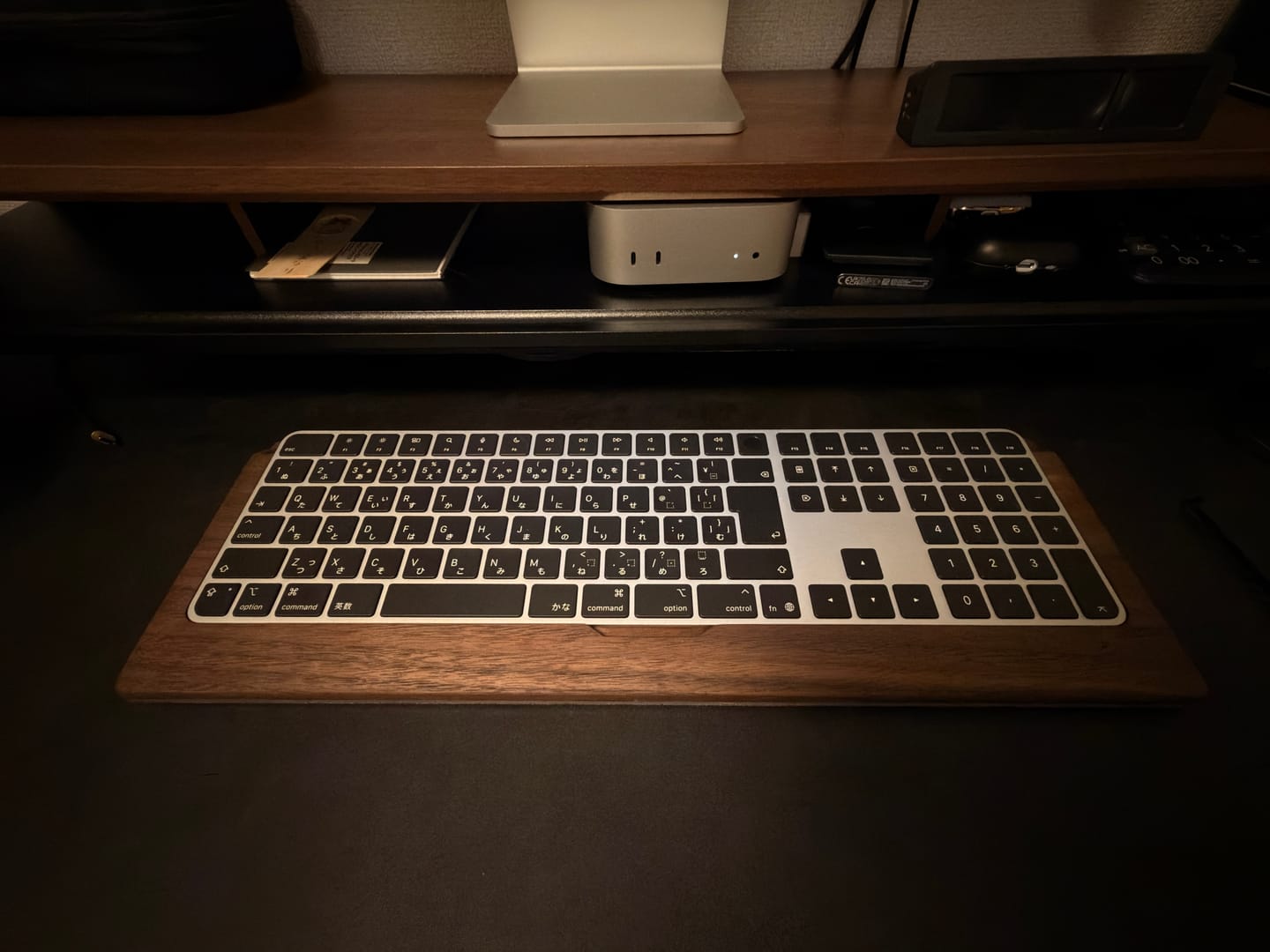 Customer photo review of Apple Magic Keyboard Tray Walnut (Aluminium Base Plate + Felt)