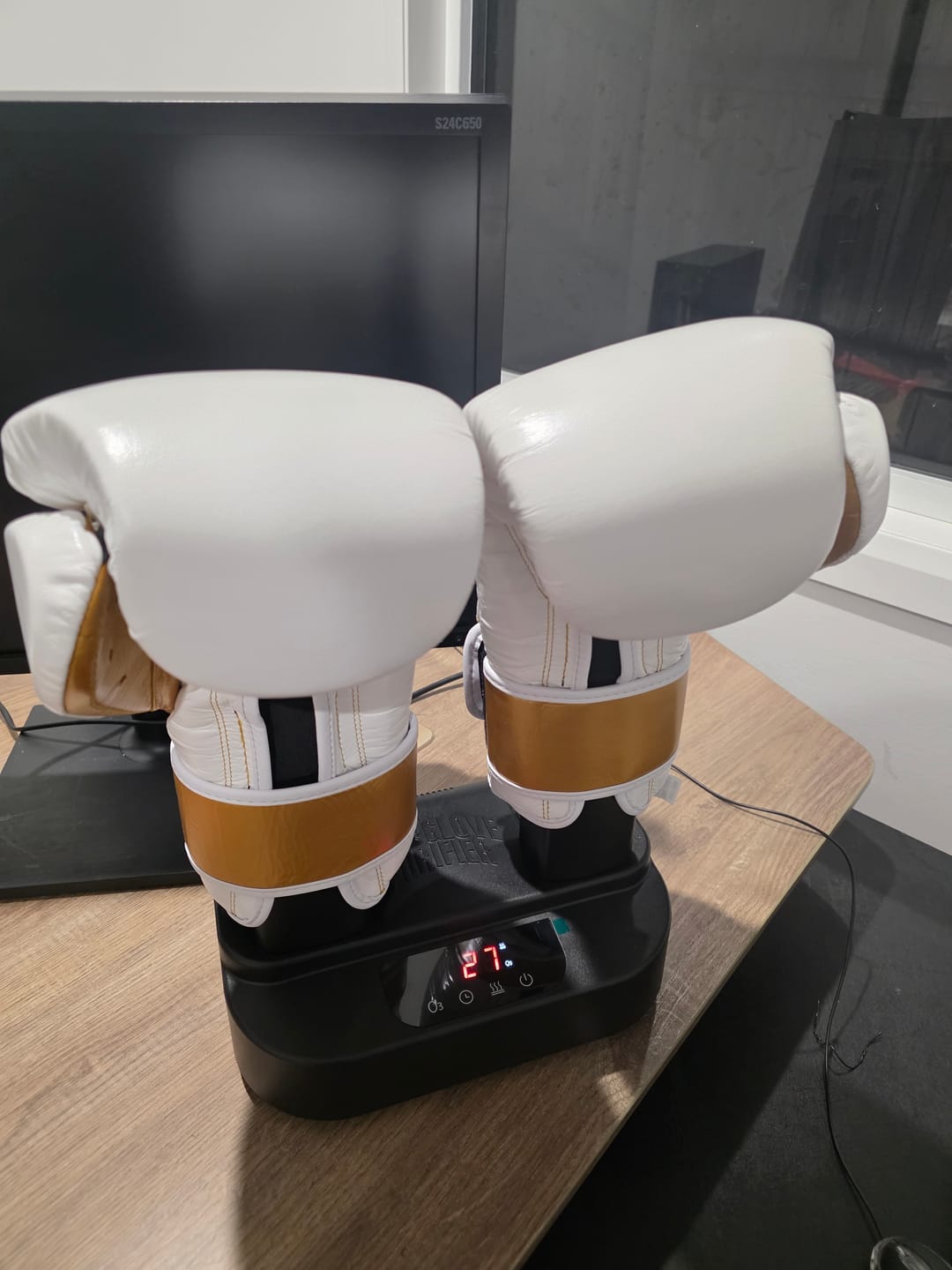 Customer photo review of The Glove Purifier V2 with Thermal Heating and O3-Enabled Active Technology Built for Preserving Boxing Gloves