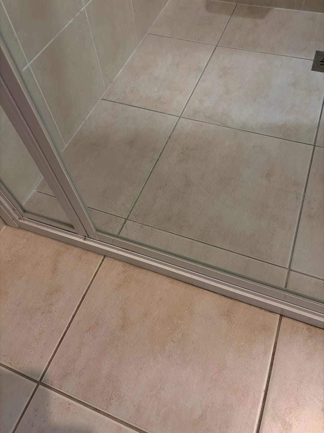 Customer photo review of White Glazing Rubber 4mm Shower