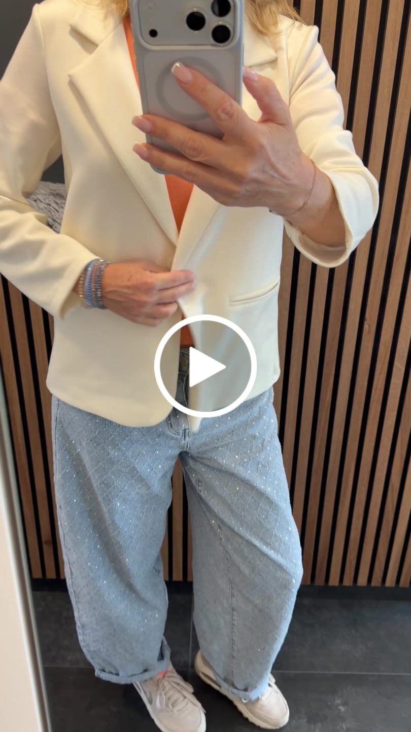 Customer video review of Stretch Butterstoff Blazer LOOK TO THE SKY creme