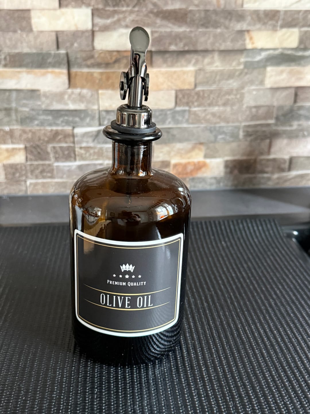 Customer photo review of Design Ölflasche aus Braunglas – 500 ml mit Edelstahl-Ausgießer