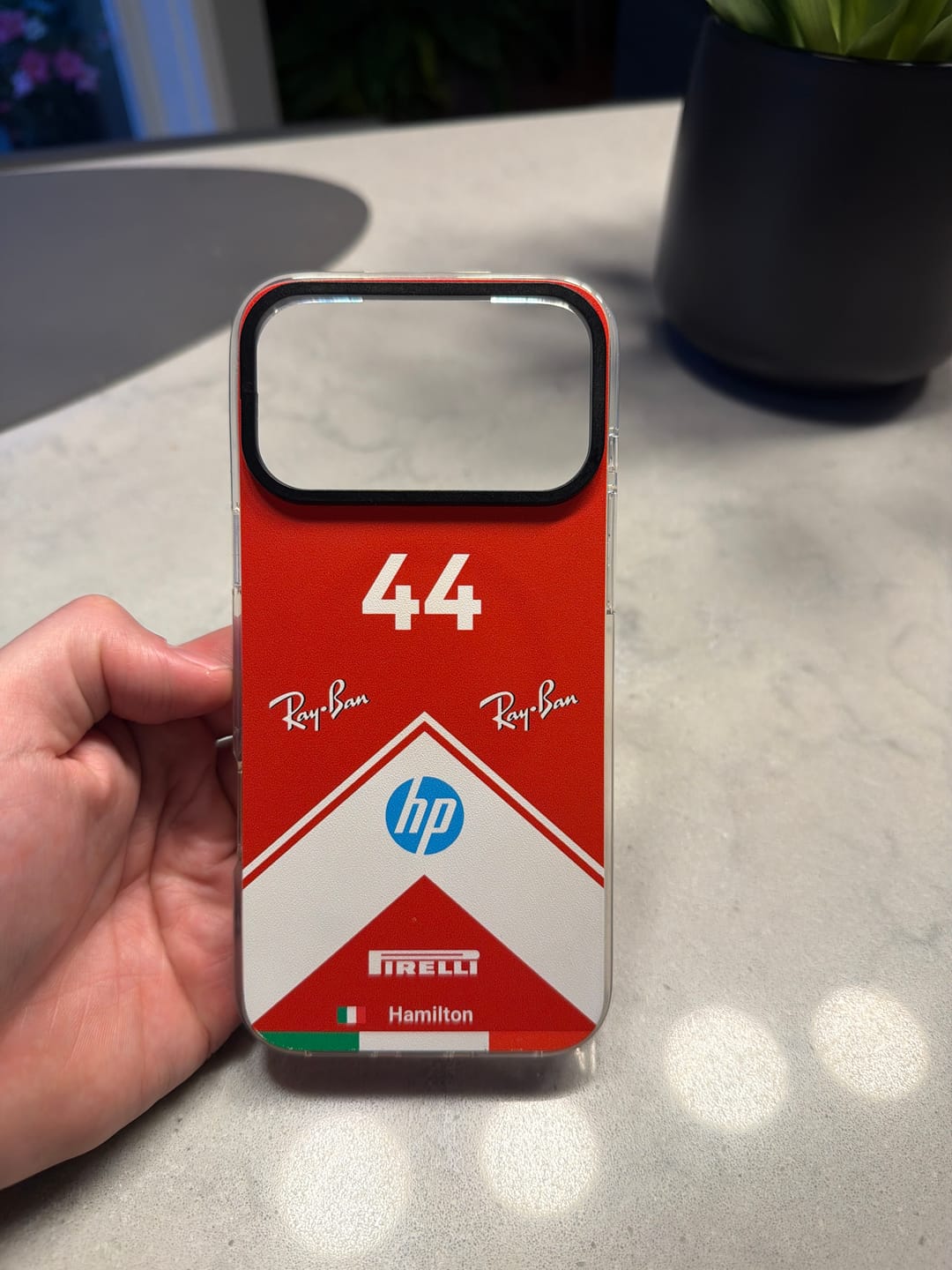 Customer photo review of Ferrari F1 2025 SF-25 Livery - Individuelle Handyhülle für iPhone