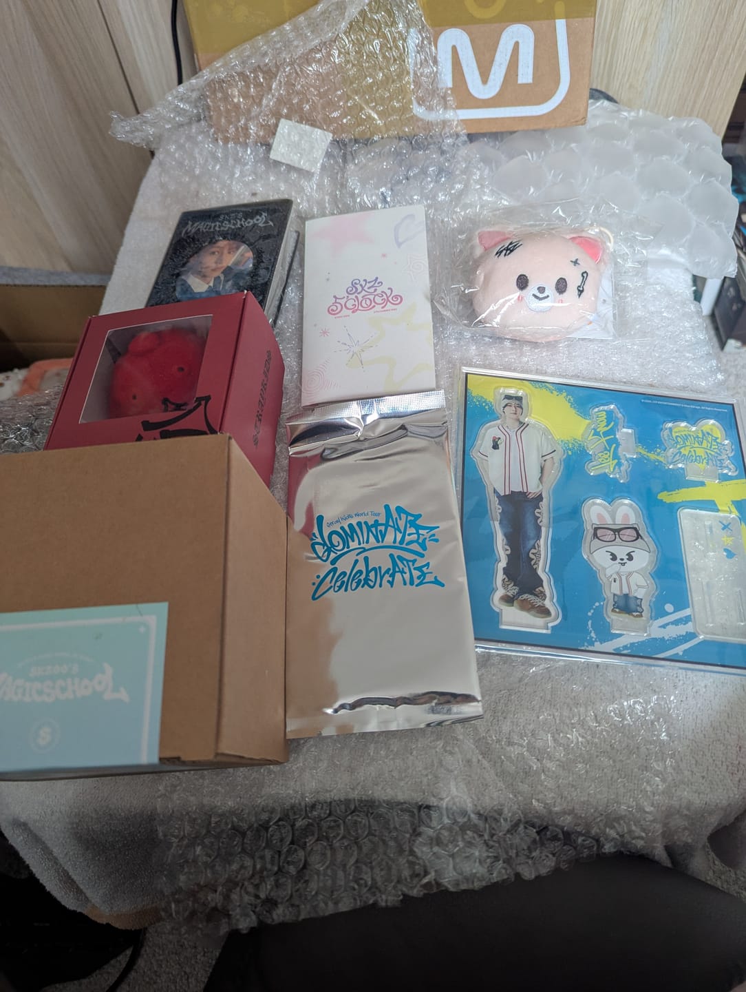 Customer photo review of Stray Kids - OFFICIAL MD LUCKY BOX